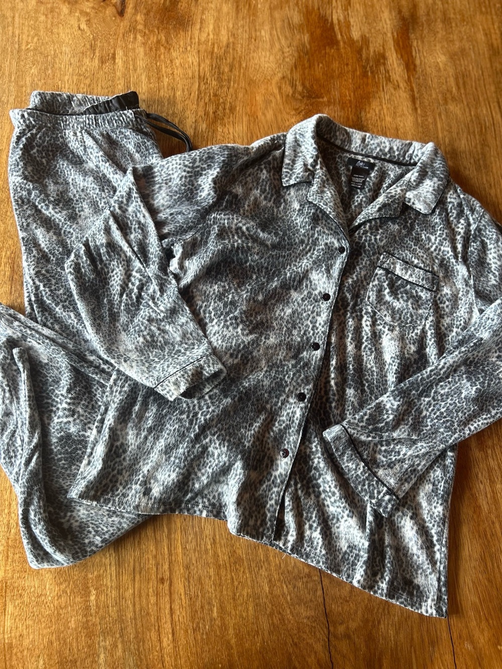 Aria Collection Fleece Leopard Print Pajama Set Med Cozy 2000's Grunge Mob Wife
